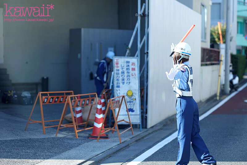 【翔乃そら】AVデビューした交通警備員の童顔ロリ系お姉さんがエロい