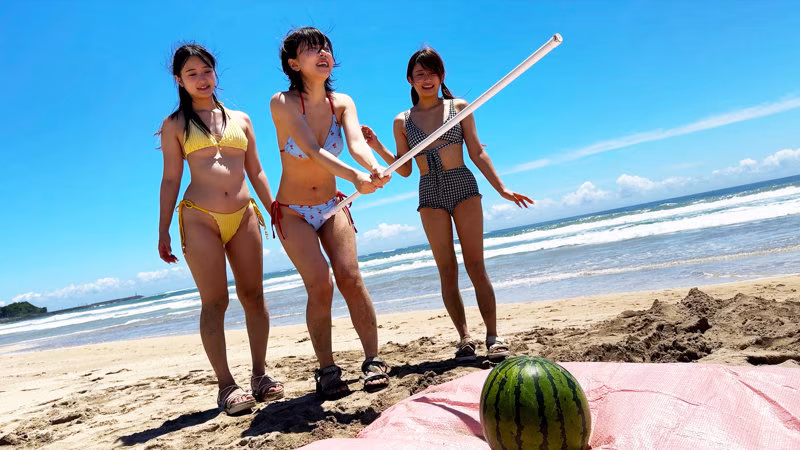 海でナンパした水着女子達との4Pセックスがエロすぎる【北岡果林・柏木こなつ・花守夏歩】