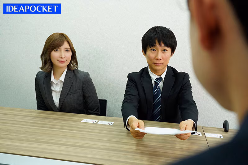 【仲村みう】元芸能人の美顔に顔射｜童貞部下にぶっかけられる