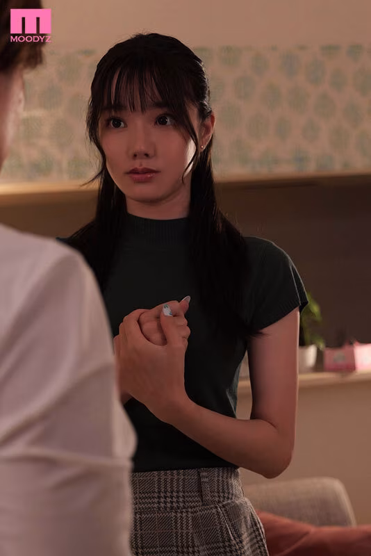 【宮下玲奈】後輩女子社員のささやき淫語手コキがエロい