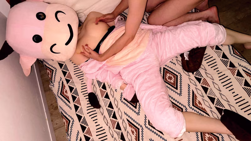 【天馬ゆい】着ぐるみバイトの汗だく女子の昏睡エッチがエロい