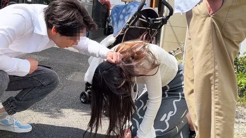 【滝ゆいな】旦那の借金を返済する子持ち人妻の乱交エッチがエロい
