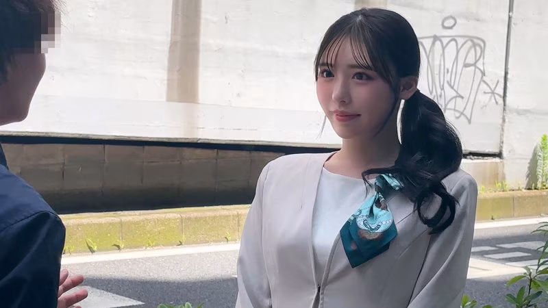 【黒島玲衣】ナンパした上品な美容部員と中出しSEXがエロい