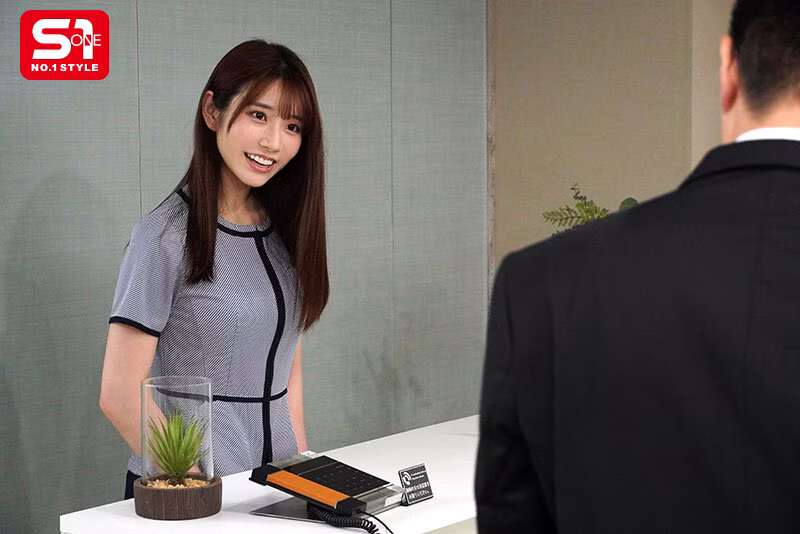 【河北彩伽】オフィス内でNTR性交する受付嬢がエロすぎる